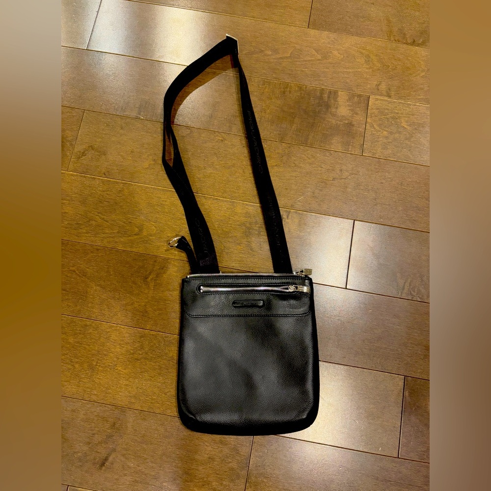 Piquadro leather cross body bag. Brand new.